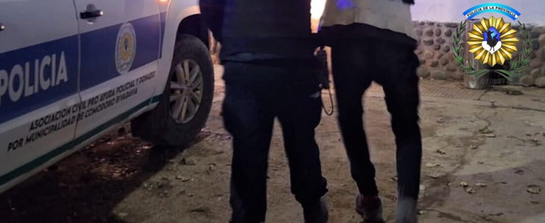 Detuvieron a un hombre acusado de sustraer perfumes de una farmacia en el barrio Pueyrredón