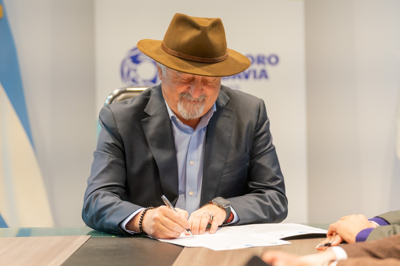 El Municipio entregó equipamiento de alta tecnología a la UNPSJB para el monitoreo y gestión del riesgo geológico