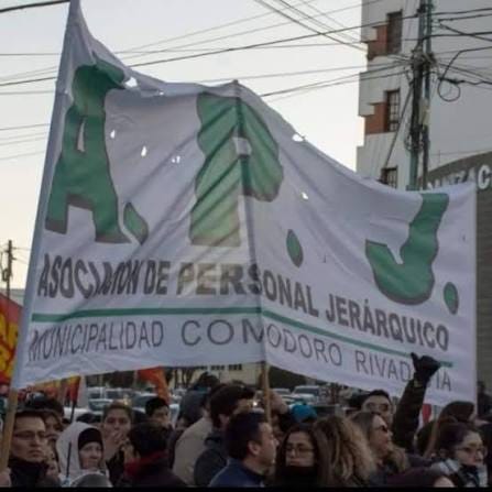 Masiva movilización de municipales en reclamo de una recomposición salarial digna