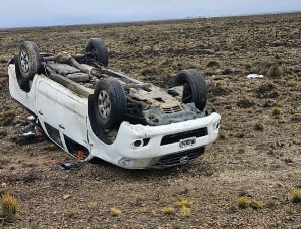Vuelco sobre la Ruta 3: una familia fue asistida y se encuentra fuera de peligro