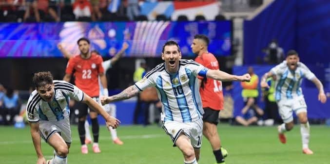 ¡Argentina es finalista del Mundial 2026! Venció 2-1 a Inglaterra con goles de Enzo Fernández y Lautaro Martínez