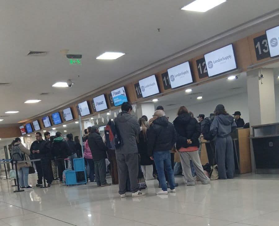 Pasajeros de JetSMART llegaron a Trelew sin sus valijas y estalló el reclamo