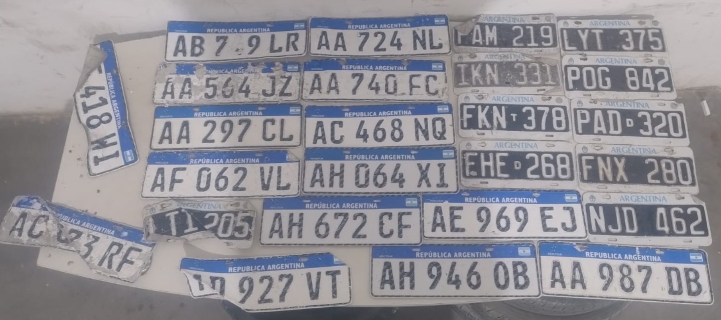 Tras la marejada, la Municipalidad informó el hallazgo de chapas patentes y convocó a sus propietarios