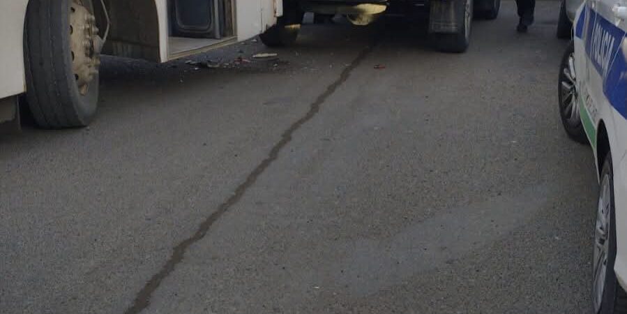 Choque entre un colectivo y una camioneta en el centro dejó una pasajera herida