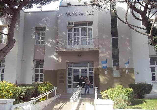 La Municipalidad de Comodoro autorizó el retiro anticipado del personal por el partido de la Selección Argentina ante Inglaterra