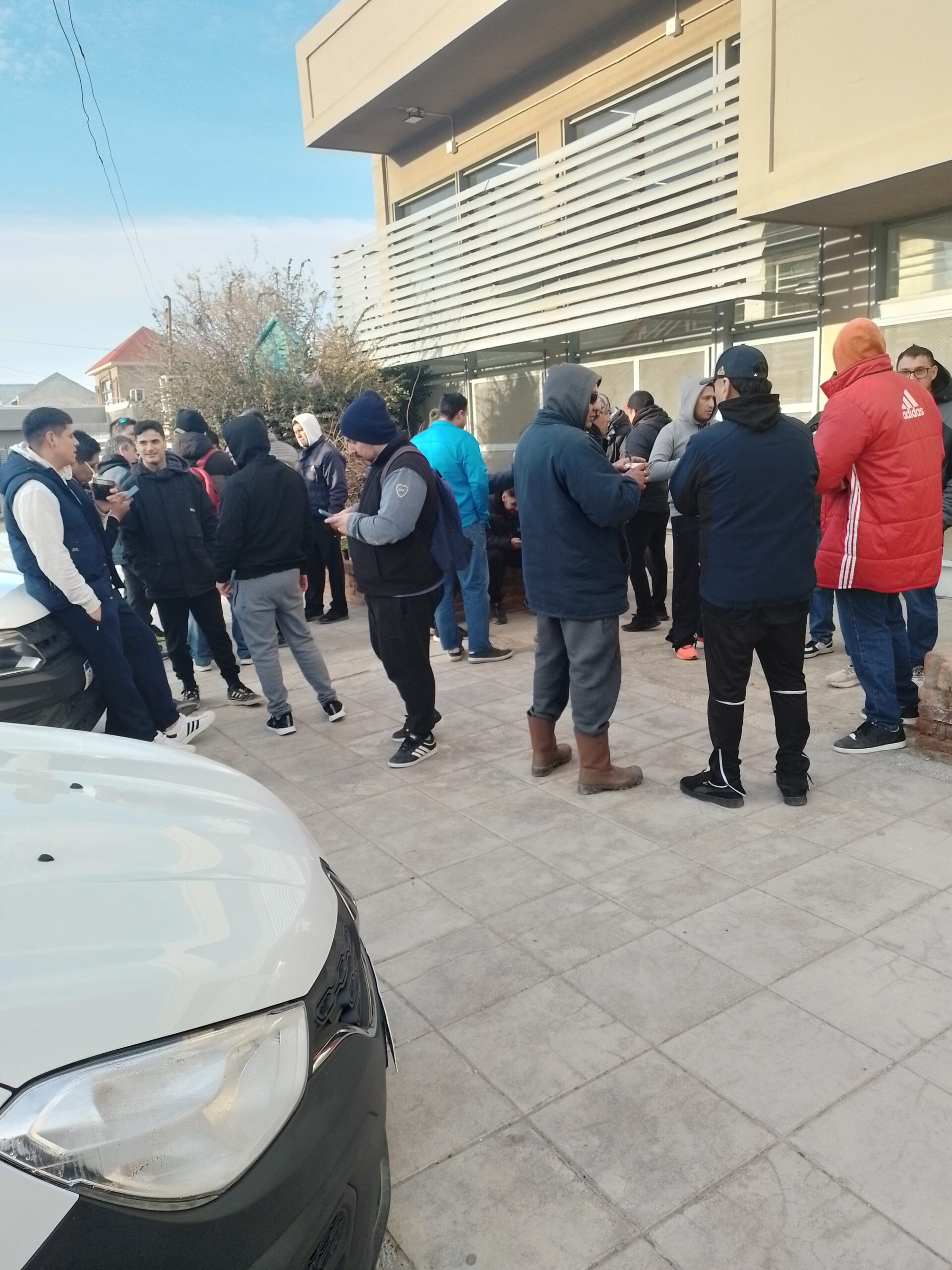 Choferes autoconvocados calificaron de “negativa” la reunión y esperan el pago de sus salarios
