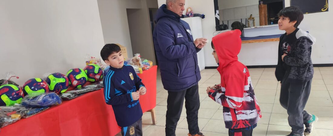 CAI Solidaria llevó alegría y regalos a los niños del Club Stella Maris