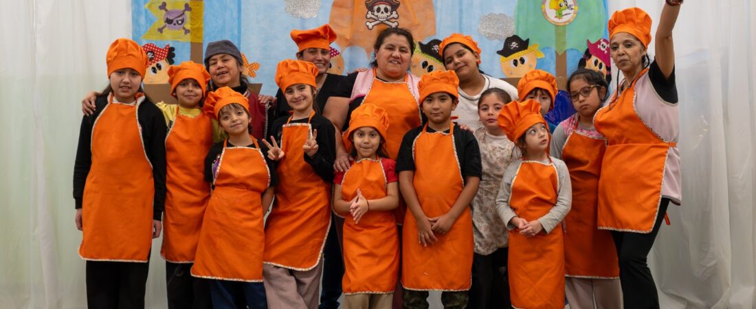 Aprender jugando y con hábitos saludables: más de 40 chicos participan del Taller Cocineritos en el CPB Los Grillitos