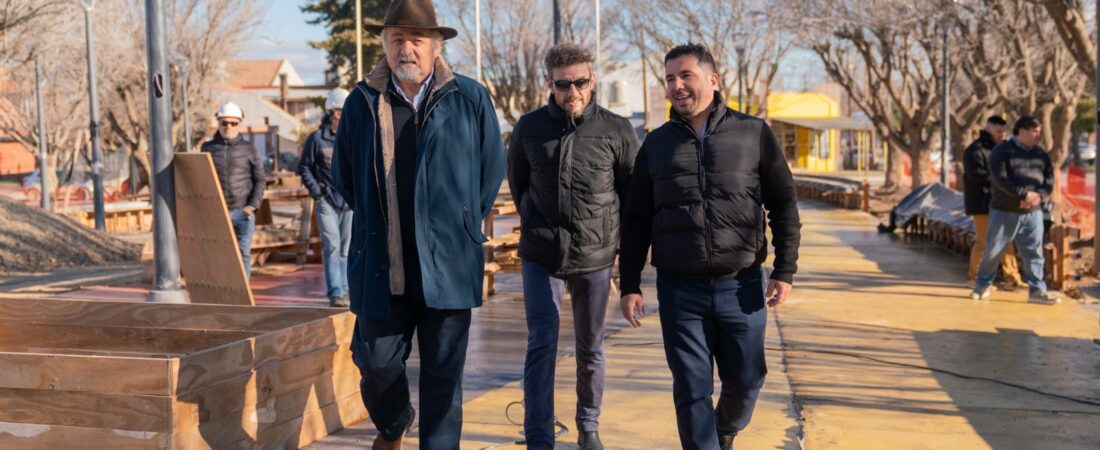 Othar supervisó los avances de la obra de refacción de la Plaza Andalucía