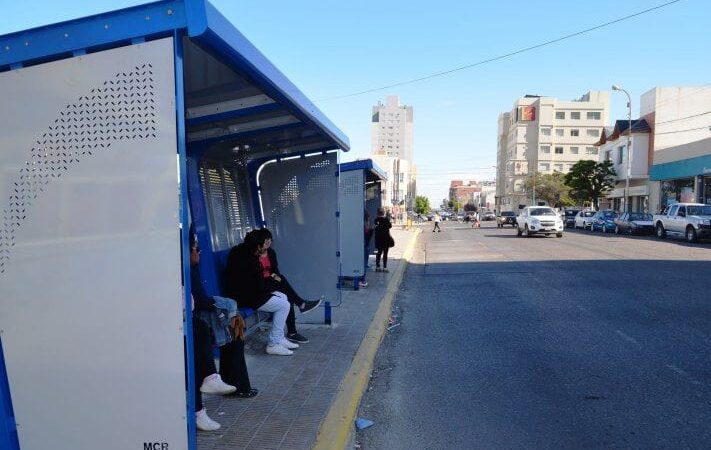 Usuarios reclaman por cambios de recorridos y falta de frecuencia en el transporte público de Comodoro