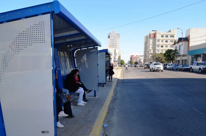 Usuarios reclaman por cambios de recorridos y falta de frecuencia en el transporte público de Comodoro