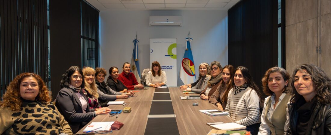 La Secretaría de la Mujer impulsó una mesa de trabajo con funcionarias municipales para proyectar espacios de cuidado maternal