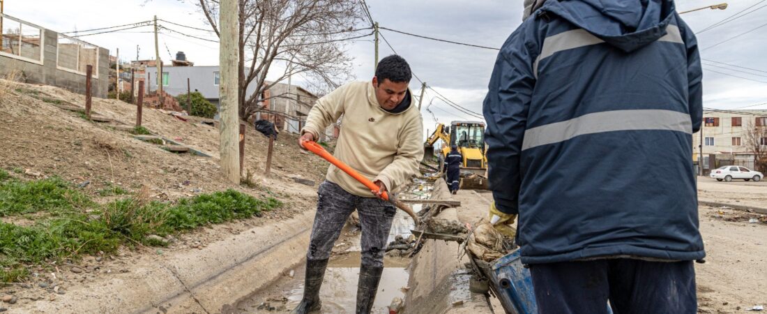 Se intensifica la limpieza de canales evacuadores en la ciudad
