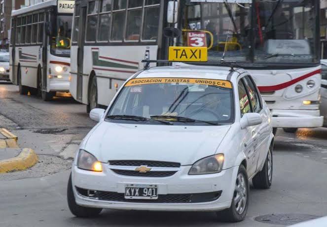 Taxistas reclaman una actualización de tarifas y apuntan al Ejecutivo por demoras en el trámite